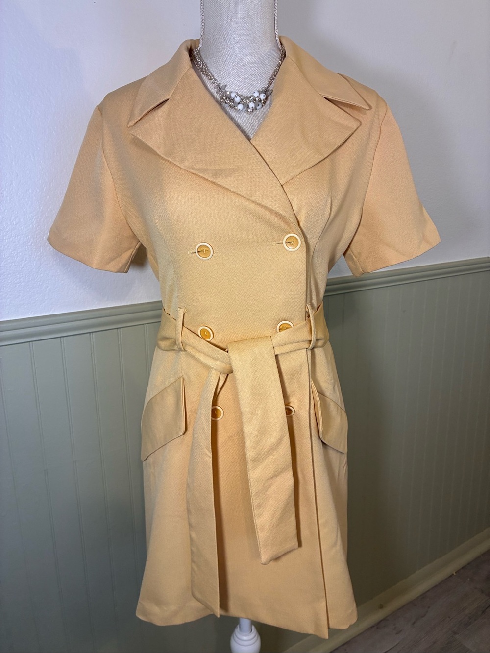 Alyn Paige Pale Yellow Short-Sleeve Double-Breasted Trench Dress with Belt
